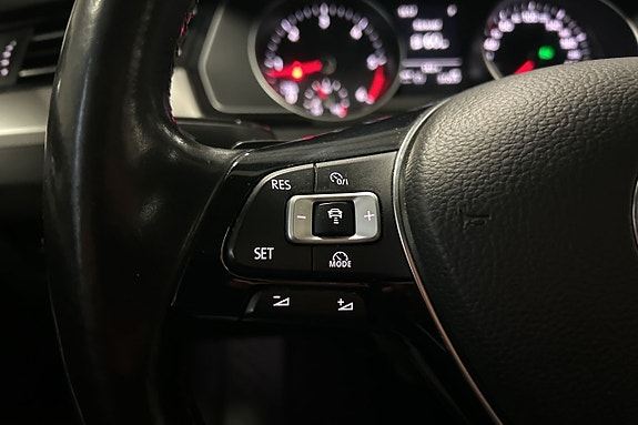 Volkswagen Passat 23 of 30