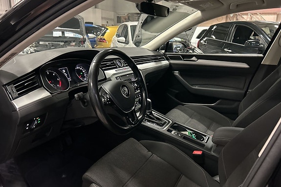 Volkswagen Passat 11 of 30