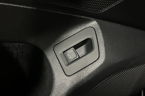 Volkswagen Passat 14 of 30