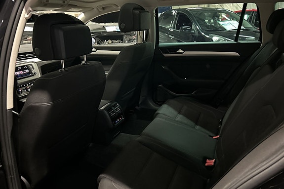 Volkswagen Passat 29 of 30