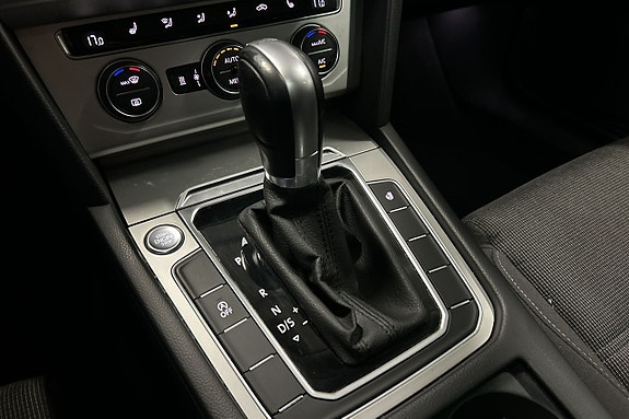 Volkswagen Passat 22 of 30