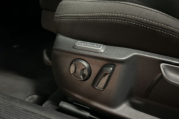 Volkswagen Passat 13 of 30