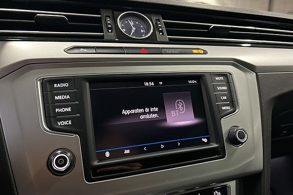 Volkswagen Passat 16 of 30