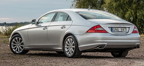Mercedes-Benz CLS350 2 of 14