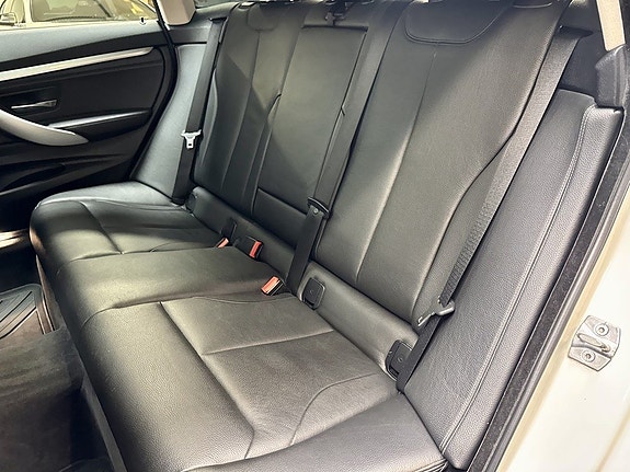 BMW 320d 16 of 22