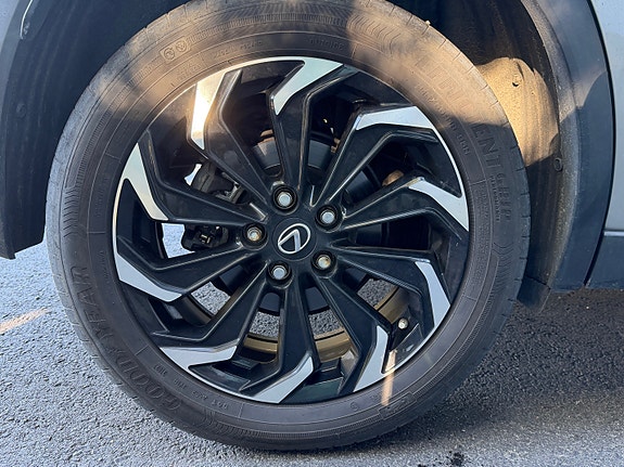 Lexus UX250h 5 of 11