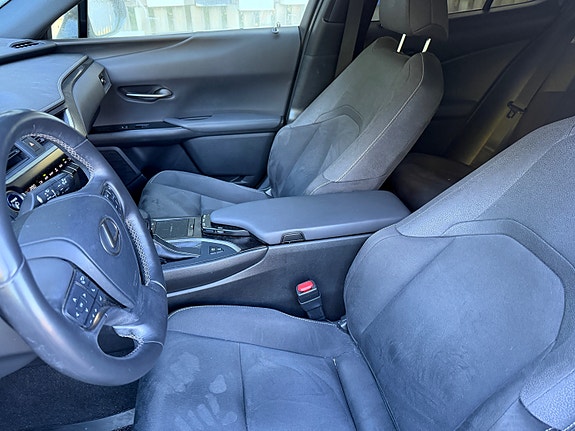 Lexus UX250h 6 of 11
