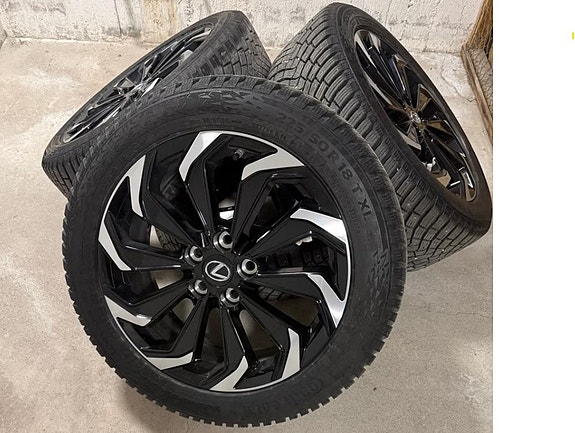 Lexus UX250h 10 of 11