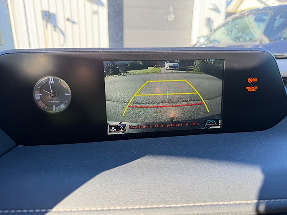 Lexus UX250h 9 of 11