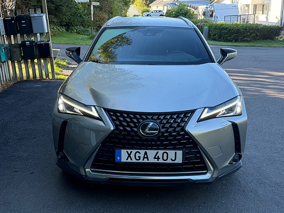Lexus UX250h 3 of 11