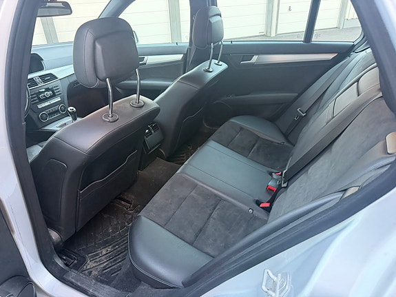 Mercedes-Benz C180 10 of 14