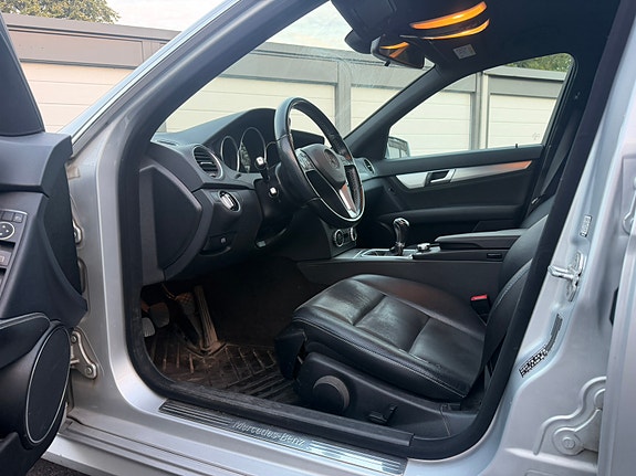 Mercedes-Benz C180 9 of 14