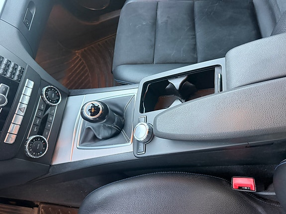 Mercedes-Benz C180 12 of 14