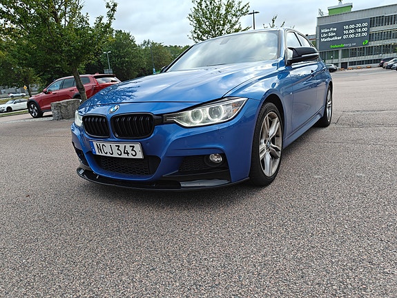 BMW 328i 3 of 13