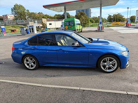BMW 328i 4 of 13