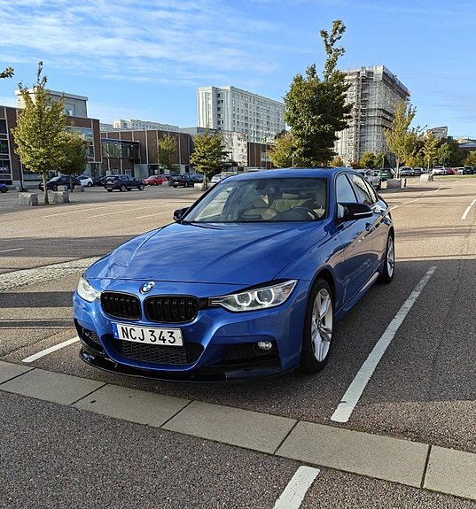 BMW 328i 9 of 13