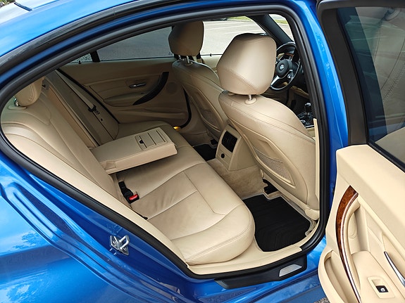 BMW 328i 7 of 13