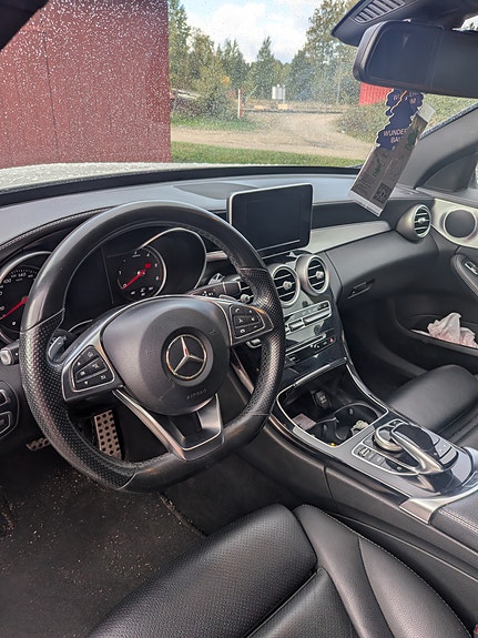 Mercedes-Benz C250 3 of 4