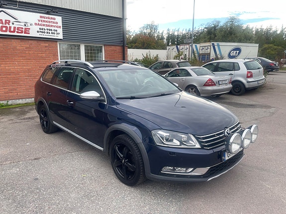 Volkswagen Passat Alltrack 3 of 17