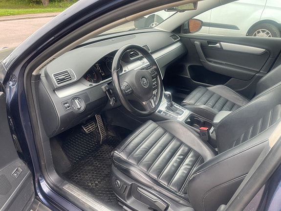 Volkswagen Passat Alltrack 8 of 17