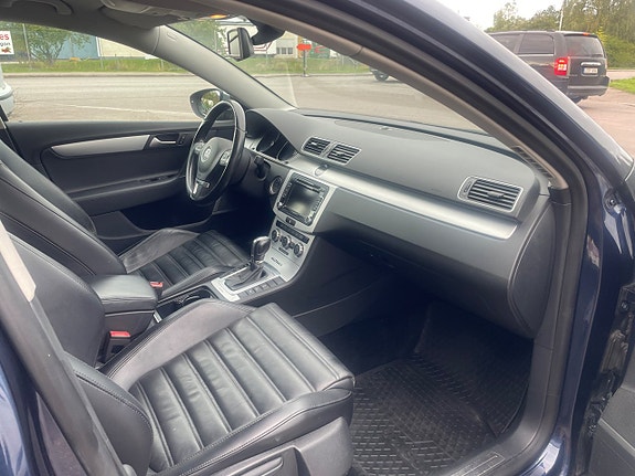 Volkswagen Passat Alltrack 10 of 17