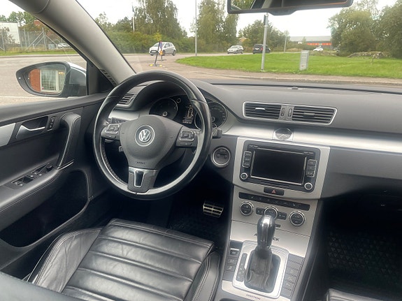 Volkswagen Passat Alltrack 12 of 17