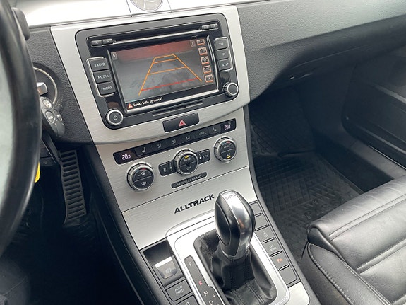 Volkswagen Passat Alltrack 15 of 17
