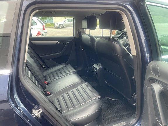 Volkswagen Passat Alltrack 13 of 17