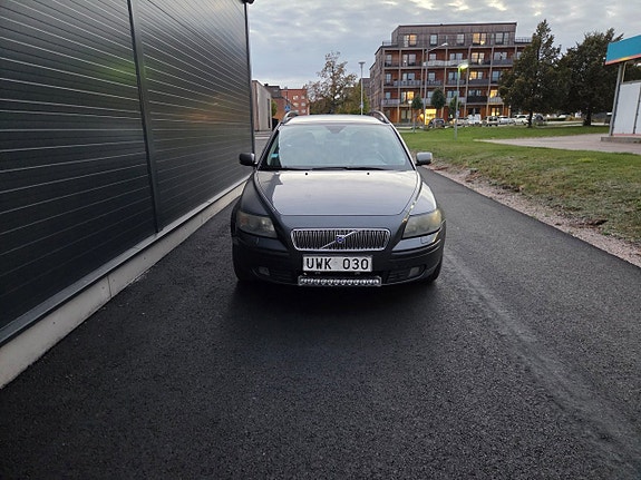 Volvo V50 2 of 17