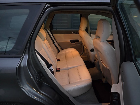 Volvo V50 13 of 17