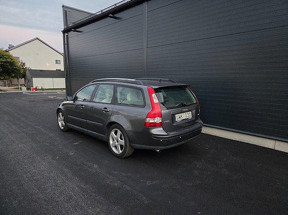 Volvo V50 3 of 17
