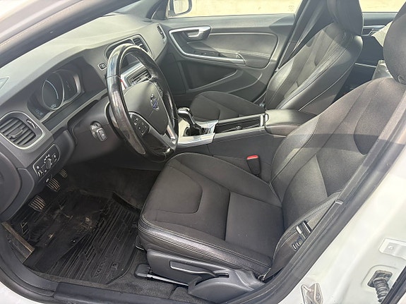 Volvo V60 8 of 12