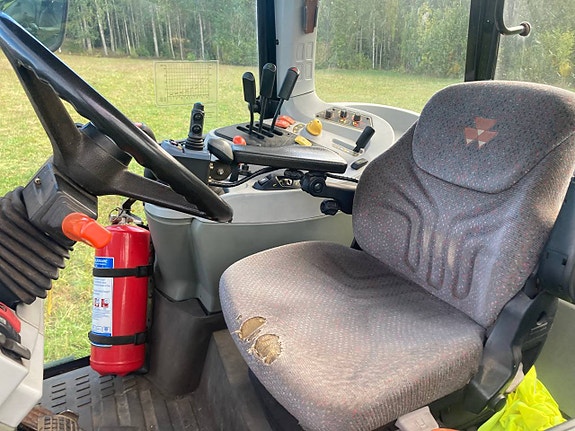 MF 5445 med lastare 4wd 9 of 12