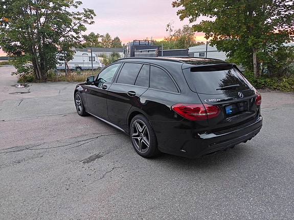 Mercedes-Benz C300 3 of 11