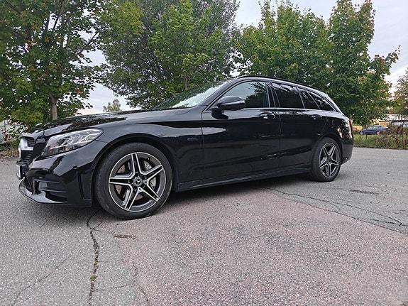 Mercedes-Benz C300 2 of 11