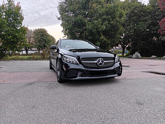 Mercedes-Benz C300 4 of 11