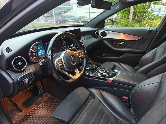 Mercedes-Benz C300 8 of 11