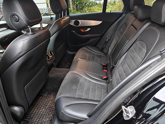 Mercedes-Benz C300 9 of 11