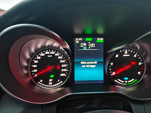 Mercedes-Benz C300 10 of 11