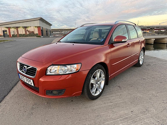 Volvo V50 3 of 22