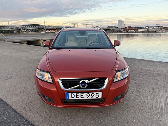 Volvo V50 2 of 22
