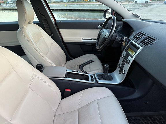Volvo V50 10 of 22