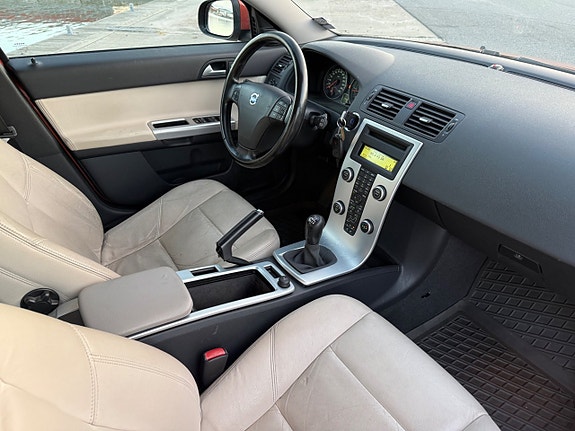 Volvo V50 9 of 22