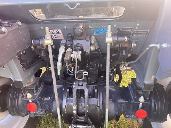 MF 4315 4wd med lastare Endast 1380 timmar 7 of 12