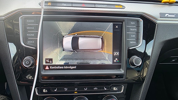 Volkswagen Passat 9 of 13