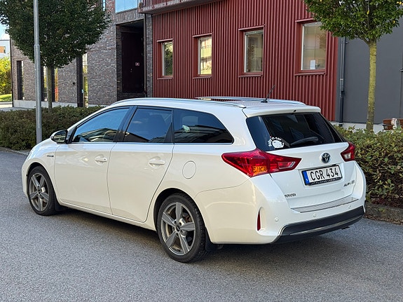 Toyota Auris 3 of 16