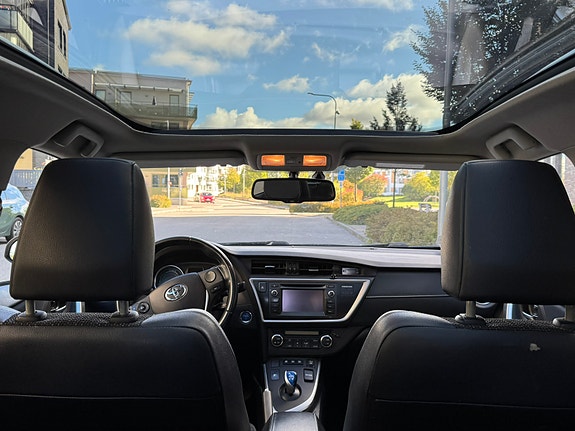 Toyota Auris 9 of 16