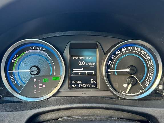 Toyota Auris 11 of 16