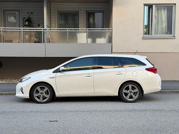 Toyota Auris 5 of 16