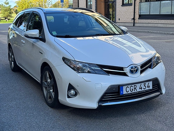 Toyota Auris 2 of 16